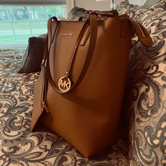 Tan Michael Kors handbag - Picture 2 of 3